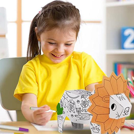 Kāda ir nozīme bērnu mudināšanā spēlēt ar DIY izglītojošām rotaļlietām?